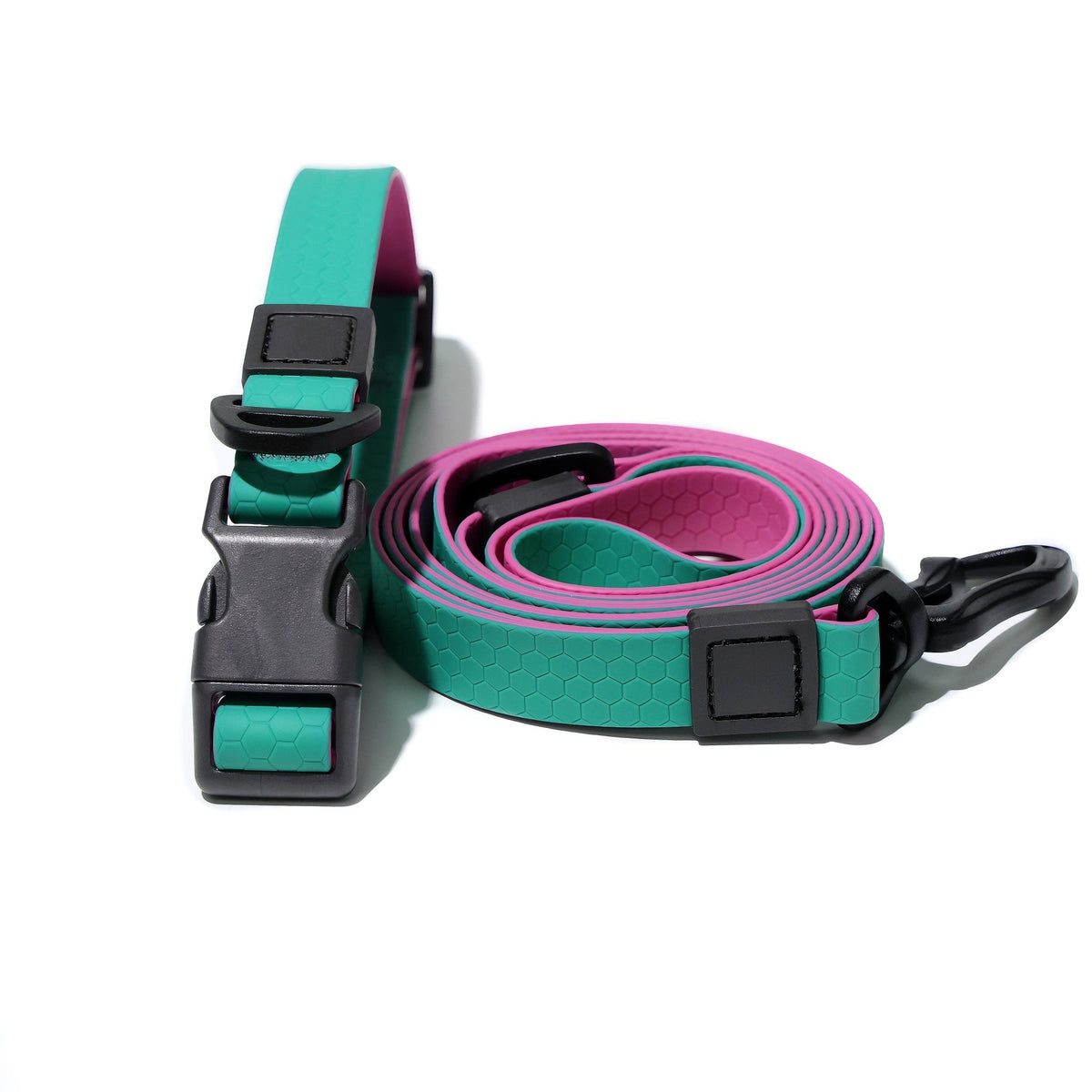 Honeycomb Embossed Dual-Color Pet Leash Set Is Stylish And Fashionable. The Embossed Surface Enhances The Leash's Grip, Preventing Slippage When Held. The Product Is Waterproof, Wear-resistant, Odor-r